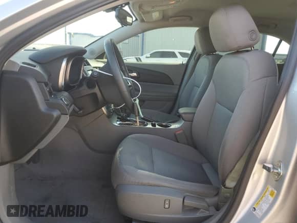 2015 Chevrolet Malibu LS z VIN 1G11B5SL5FF178374, wystawiony jako Copart lot #90059245 z przebiegiem 151 535 mil mil oraz Szkoda całkowita • Salvage title. Historia ofert i sprzedaży dostępna na DreamBid. Obrazek 7.