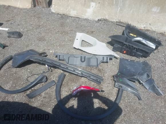 2018 Nissan Murano Platinum z VIN 5N1AZ2MH2JN126236, wystawiony jako IAAI lot #41924870 z przebiegiem 105 736 mil mil oraz . Historia ofert i sprzedaży dostępna na DreamBid. Obrazek 12.