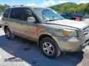 2006 Honda Pilot EX-L z VIN 2HKYF18566H508394, wystawiony jako IAAI lot #43119896 z przebiegiem 258 896 mil mil oraz . Historia ofert i sprzedaży dostępna na DreamBid. Obrazek 1.