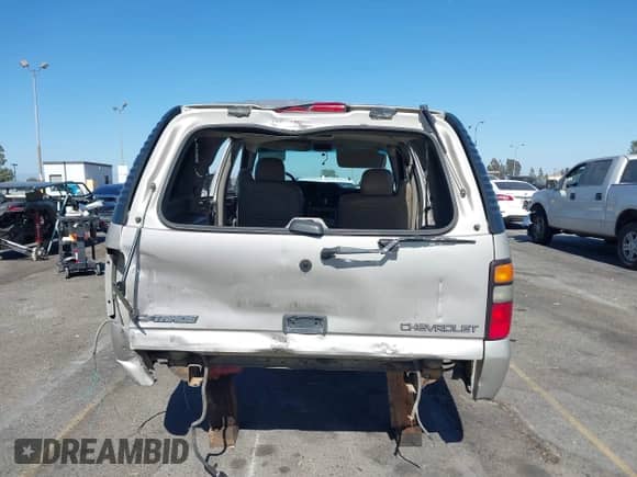 2005 Chevrolet Tahoe LS с VIN 1GNEC13V75R259203, выставлен на аукционе IAAI как лот 42714903 с пробегом 175 131 миль миль и . История ставок и продаж доступна на DreamBid. Изображение 16.
