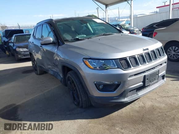 2020 Jeep Compass Latitude z VIN 3C4NJCBB1LT102627, wystawiony jako IAAI lot #41657827 z przebiegiem 68 371 mil mil oraz . Historia ofert i sprzedaży dostępna na DreamBid. Obrazek 1.