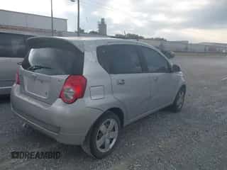 2010 Chevrolet Aveo 2LT z VIN KL1TG6DEXAB133721, wystawiony jako IAAI lot #43210544 z przebiegiem 122 561 mil mil oraz . Historia ofert i sprzedaży dostępna na DreamBid. Obrazek 4.