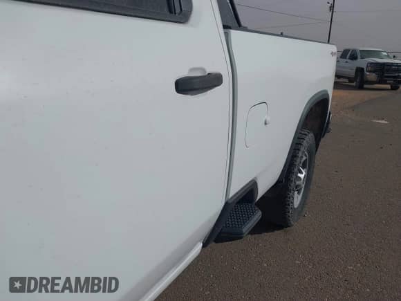 2021 Chevrolet Silverado 2500HD Work Truck z VIN 1GC1YLE73MF136579, wystawiony jako IAAI lot #41492782 z przebiegiem 134 945 mil mil oraz . Historia ofert i sprzedaży dostępna na DreamBid. Obrazek 6.