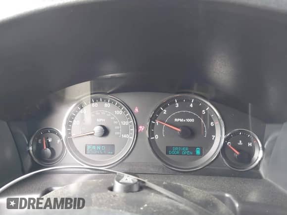 2006 Jeep Commander Limited z VIN 1J8HH58N16C309677, wystawiony jako IAAI lot #42181393 z przebiegiem 310 457 mil mil oraz . Historia ofert i sprzedaży dostępna na DreamBid. Obrazek 7.