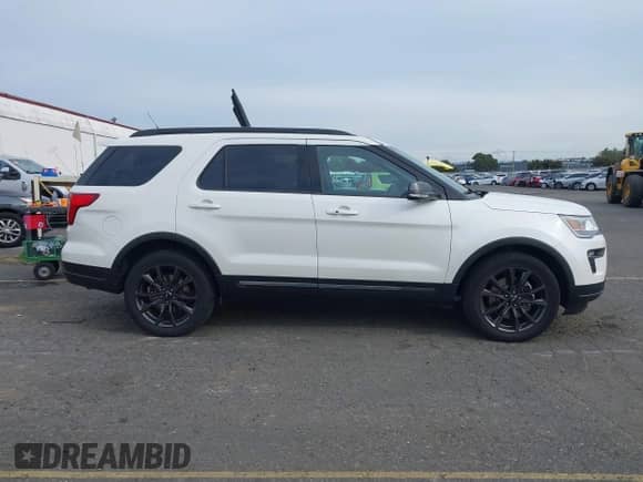 2018 Ford Explorer XLT z VIN 1FM5K8DH9JGC06811, wystawiony jako IAAI lot #43537534 z przebiegiem 135 099 mil mil oraz . Historia ofert i sprzedaży dostępna na DreamBid. Obrazek 13.