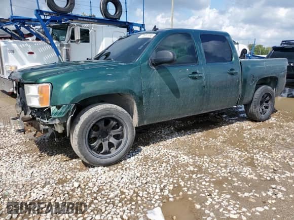 2007 GMC Sierra 1500 SLE2 with VIN 2GTEC13J871614266, listed as a Copart auction lot 70681695 with 166,607 mi miles and Salvage title. Bid and sale history available at DreamBid. Image 1.