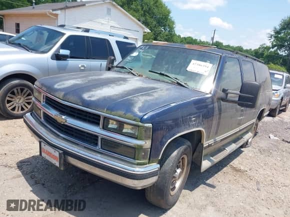 1998 Chevrolet Suburban with VIN 1GNGC26J1WJ318754, listed as a IAAI auction lot 42386394 with 129,177 mi miles and . Bid and sale history available at DreamBid. Image 2.