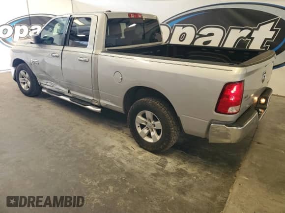 2018 Ram 1500 SLT z VIN 1C6RR6GG7JS317502, wystawiony jako Copart lot #72007085 z przebiegiem 160 126 mil mil oraz Czysty tytuł • Clean title. Historia ofert i sprzedaży dostępna na DreamBid. Obrazek 2.