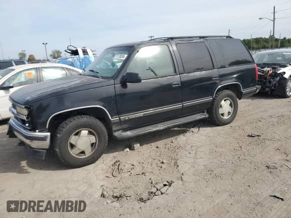 1999 Chevrolet Tahoe Z71 z VIN 1GNEK13R6XJ411348, wystawiony jako Copart lot #71179204 z przebiegiem 162 752 mil mil oraz Szkoda całkowita • Salvage title. Historia ofert i sprzedaży dostępna na DreamBid. Obrazek 1.