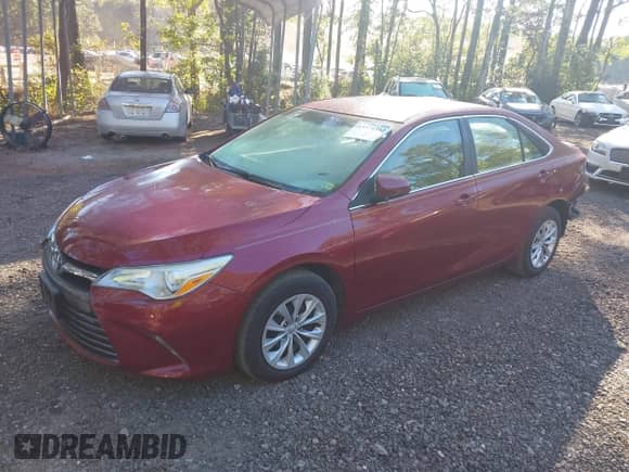2015 Toyota Camry SE z VIN 4T1BF1FK8FU902401, wystawiony jako IAAI lot #43374452 z przebiegiem 103 323 mil mil oraz . Historia ofert i sprzedaży dostępna na DreamBid. Obrazek 2.