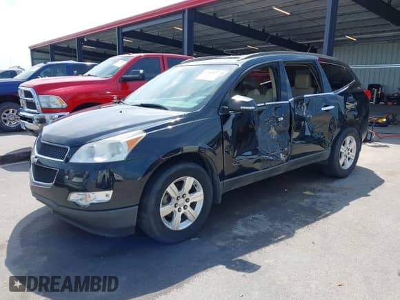 2012 Chevrolet Traverse 2LT z VIN 1GNKRJED8CJ351115, wystawiony jako IAAI lot #42960074 z przebiegiem 168 021 mil mil oraz . Historia ofert i sprzedaży dostępna na DreamBid. Obrazek 2.
