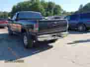 2000 Chevrolet Silverado 1500 LS z VIN 2GCEC19TXY1227986, wystawiony jako IAAI lot #43159851 z przebiegiem 300 863 mil mil oraz . Historia ofert i sprzedaży dostępna na DreamBid. Obrazek 3.