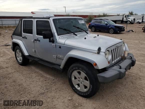 2007 Jeep Wrangler Unlimited Sahara z VIN 1J4GA59167L212909, wystawiony jako Copart lot #82455775 z przebiegiem 124 148 mil mil oraz Czysty tytuł • Clean title. Historia ofert i sprzedaży dostępna na DreamBid. Obrazek 4.