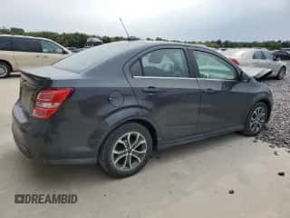 2018 Chevrolet Sonic LT z VIN 1G1JD5SH3J4121939, wystawiony jako Copart lot #71639095 z przebiegiem 102 620 mil mil oraz Szkoda całkowita • Salvage title. Historia ofert i sprzedaży dostępna na DreamBid. Obrazek 3.