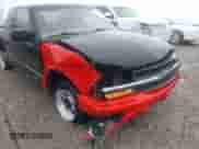 2003 Chevrolet S-10 LS z VIN 1GCCS19X838147296, wystawiony jako IAAI lot #42240776 z przebiegiem 159 943 mil mil oraz . Historia ofert i sprzedaży dostępna na DreamBid. Obrazek 6.