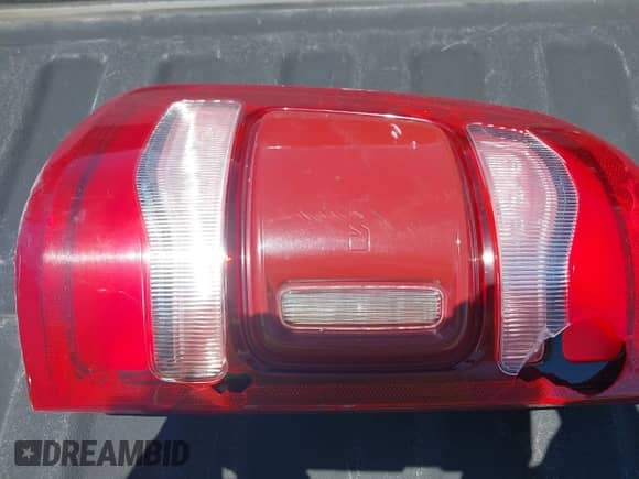 2020 Ram 1500 Laramie z VIN 1C6SRFJT1LN349533, wystawiony jako IAAI lot #42674840 z przebiegiem 134 213 mil mil oraz . Historia ofert i sprzedaży dostępna na DreamBid. Obrazek 12.