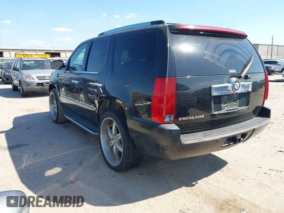 2007 Cadillac Escalade with VIN 1GYEC63857R327155, listed as a IAAI auction lot 43440586 with 174,474 mi miles and . Bid and sale history available at DreamBid. Image 3.