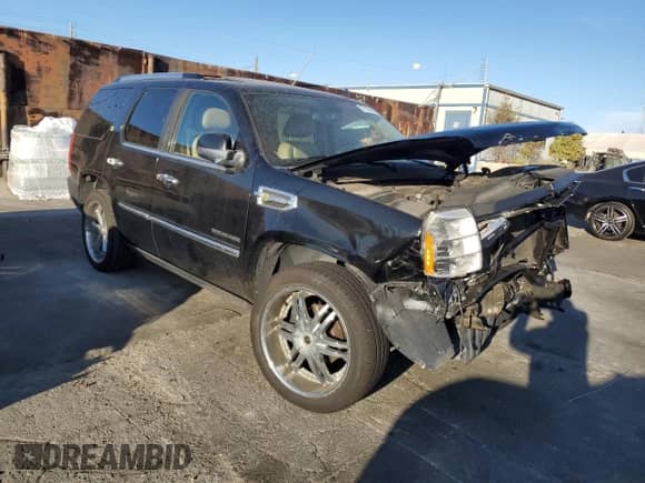 2011 Cadillac Escalade with VIN 1GYS3EEJ5BR278061, listed as a Copart auction lot 77178114 with 152,321 mi miles and Salvage title. Bid and sale history available at DreamBid. Image 4.
