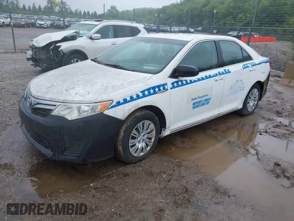 2013 Toyota Camry LE z VIN 4T1BD1FK0DU090370, wystawiony jako IAAI lot #42432008 z przebiegiem 266 087 mil mil oraz . Historia ofert i sprzedaży dostępna na DreamBid. Obrazek 2.