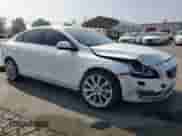 2018 Volvo S60 Inscription Platinum с VIN LYV402HMXJB162601, выставлен на аукционе Copart как лот 60302225 с пробегом 80 940 миль миль и Списание • Salvage title. История ставок и продаж доступна на DreamBid. Изображение 4.