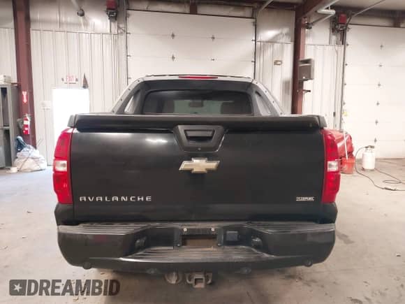 2009 Chevrolet Avalanche LS with VIN 3GNFK12079G169469, listed as a IAAI auction lot 41543096 with 179,881 mi miles and . Bid and sale history available at DreamBid. Image 16.