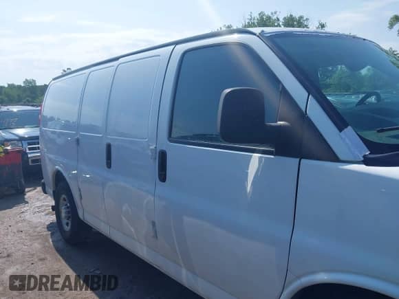 2015 Chevrolet Express Cargo with VIN 1GCWGFCF1F1143860, listed as a IAAI auction lot 42514568 with 197,012 mi miles and . Bid and sale history available at DreamBid. Image 13.