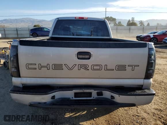2006 Chevrolet Silverado 1500 LS with VIN 1GCEC19X86Z113816, listed as a Copart auction lot 44945075 with 153,592 mi miles and Non repairable. Bid and sale history available at DreamBid. Image 6.