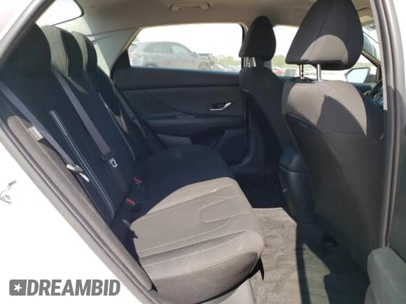 2024 Hyundai Elantra SEL z VIN KMHLM4DG3RU678419, wystawiony jako Copart lot #81804365 z przebiegiem 6 886 mil mil oraz Szkoda całkowita • Salvage title. Historia ofert i sprzedaży dostępna na DreamBid. Obrazek 10.