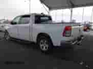 2022 Ram 1500 Big Horn z VIN 1C6RREFT8NN350733, wystawiony jako IAAI lot #41086629 z przebiegiem 105 435 mil mil oraz . Historia ofert i sprzedaży dostępna na DreamBid. Obrazek 3.