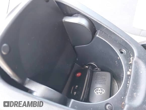 2013 Toyota Prius One z VIN JTDKN3DU4D5665193, wystawiony jako IAAI lot #42137373 z przebiegiem 196 469 mil mil oraz . Historia ofert i sprzedaży dostępna na DreamBid. Obrazek 11.