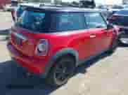 2012 MINI Hardtop z VIN WMWSU3C52CT541816, wystawiony jako IAAI lot #43513419 z przebiegiem 55 436 mil mil oraz . Historia ofert i sprzedaży dostępna na DreamBid. Obrazek 4.