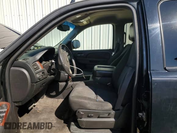 2011 Chevrolet Suburban LS с VIN 1GNSCHE0XBR155488, выставлен на аукционе Copart как лот 55567715 с пробегом 222 116 миль миль и Списание • Salvage title. История ставок и продаж доступна на DreamBid. Изображение 7.