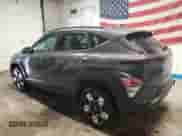 2024 Hyundai Kona SEL z VIN KM8HBCAB2RU164222, wystawiony jako Copart lot #85129095 z przebiegiem 39 771 mil mil oraz Czysty tytuł • Clean title. Historia ofert i sprzedaży dostępna na DreamBid. Obrazek 2.