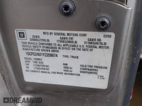 2000 Chevrolet Silverado 2500 с VIN 1GCFC24U1YZ258674, выставлен на аукционе IAAI как лот 43364700 с пробегом Не указан миль и . История ставок и продаж доступна на DreamBid. Изображение 9.