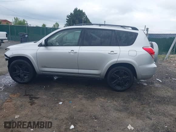 2006 Toyota RAV4 Sport with VIN JTMBK32V965002712, listed as a IAAI auction lot 42227012 with 171,527 mi miles and . Bid and sale history available at DreamBid. Image 15.