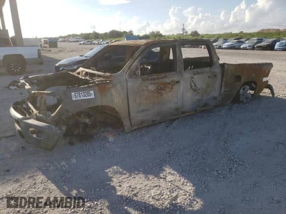 2022 Ram 1500 Big Horn z VIN 1C6RREMT2NN277183, wystawiony jako Copart lot #67813205 z przebiegiem Nie podano mil oraz Nie do naprawy • Non repairable. Historia ofert i sprzedaży dostępna na DreamBid. Obrazek 1.