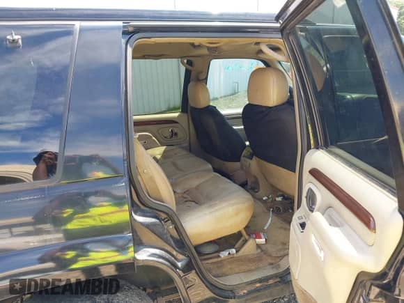 2000 Cadillac Escalade with VIN 1GYEK63R5YR208597, listed as a IAAI auction lot 43077206 with 298,699 mi miles and . Bid and sale history available at DreamBid. Image 8.