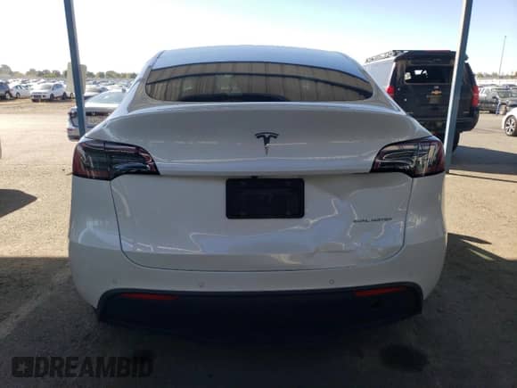 2022 Tesla Model Y Long Range z VIN 7SAYGDEEXNF355456, wystawiony jako Copart lot #85502145 z przebiegiem 62 023 mil mil oraz Szkoda całkowita • Salvage title. Historia ofert i sprzedaży dostępna na DreamBid. Obrazek 6.