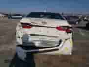 2022 Toyota Camry SE z VIN 4T1G11AK1NU673540, wystawiony jako Copart lot #42165795 z przebiegiem 12 396 mil mil oraz Szkoda całkowita • Salvage title. Historia ofert i sprzedaży dostępna na DreamBid. Obrazek 6.