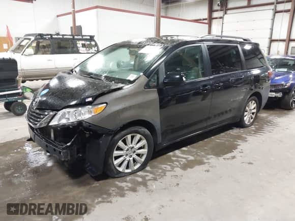 2017 Toyota Sienna LE z VIN 5TDJZ3DC8HS177307, wystawiony jako IAAI lot #41054689 z przebiegiem 137 039 mil mil oraz . Historia ofert i sprzedaży dostępna na DreamBid. Obrazek 2.