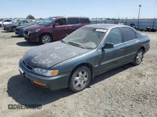1996 Honda Accord EX z VIN 1HGCE6679TA018230, wystawiony jako Copart lot #52047755 z przebiegiem 213 913 mil mil oraz Czysty tytuł • Clean title. Historia ofert i sprzedaży dostępna na DreamBid. Obrazek 1.