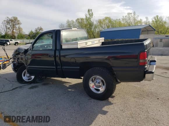 1998 Dodge 1500 z VIN 3B7HC16Y1WM205541, wystawiony jako Copart lot #62191735 z przebiegiem 113 610 mil mil oraz Nie do naprawy • Non repairable. Historia ofert i sprzedaży dostępna na DreamBid. Obrazek 2.