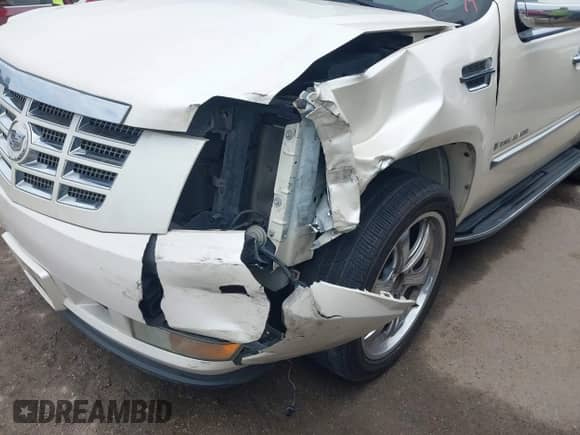 2009 Cadillac Escalade with VIN 1GYFK132X9R248668, listed as a IAAI auction lot 42387096 with 164,464 mi miles and . Bid and sale history available at DreamBid. Image 6.