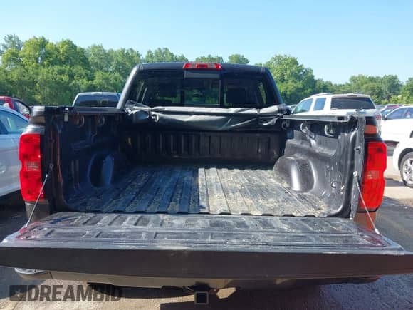 2016 Chevrolet Silverado 1500 LT with VIN 3GCUKRECXGG137939, listed as a IAAI auction lot 42653649 with 122,925 mi miles and . Bid and sale history available at DreamBid. Image 17.