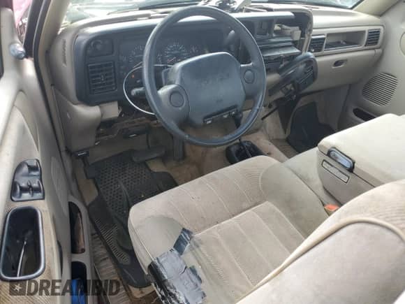 1996 Dodge 1500 с VIN 1B7HF16Z7TS541486, выставлен на аукционе Copart как лот 65817575 с пробегом 157 503 миль миль и Списание • Salvage title. История ставок и продаж доступна на DreamBid. Изображение 8.