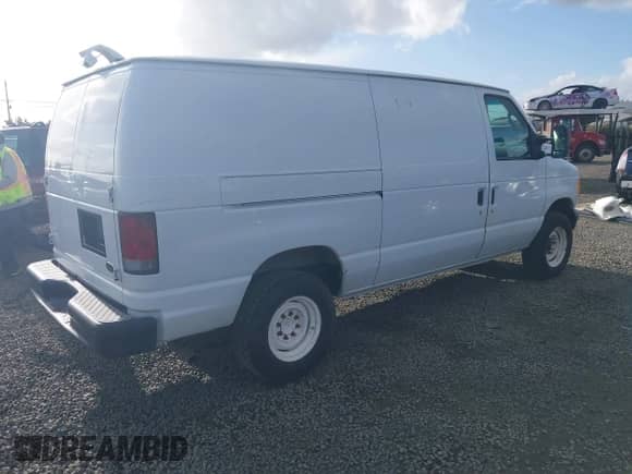 2007 Ford Econoline Cargo Commercial with VIN 1FTNE24W97DA99597, listed as a IAAI auction lot 41700355 with 324,085 mi miles and . Bid and sale history available at DreamBid. Image 4.