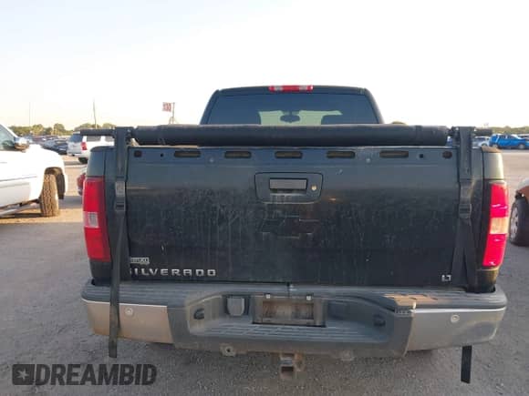 2011 Chevrolet Silverado 1500 LT z VIN 1GCRCSEAXBZ125243, wystawiony jako IAAI lot #43134333 z przebiegiem 261 653 mil mil oraz . Historia ofert i sprzedaży dostępna na DreamBid. Obrazek 16.