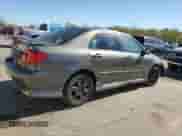 2008 Toyota Corolla CE z VIN 2T1BR32EX8C881154, wystawiony jako Copart lot #86642795 z przebiegiem 243 081 mil mil oraz Czysty tytuł • Clean title. Historia ofert i sprzedaży dostępna na DreamBid. Obrazek 3.