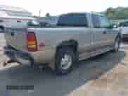 2002 GMC Sierra 1500 SLE z VIN 2GTEK19T921426568, wystawiony jako IAAI lot #42930637 z przebiegiem 141 980 mil mil oraz . Historia ofert i sprzedaży dostępna na DreamBid. Obrazek 4.