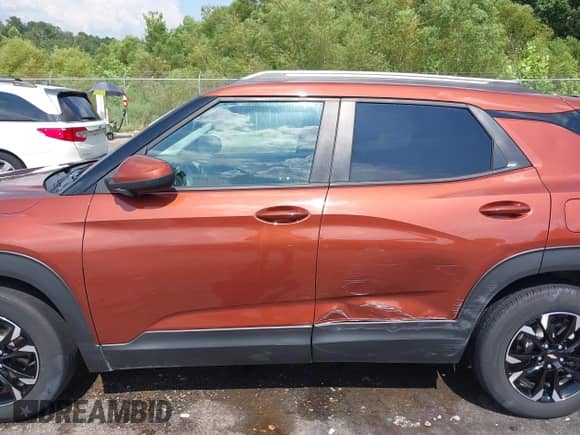 2021 Chevrolet TrailBlazer LT z VIN KL79MPS27MB113390, wystawiony jako IAAI lot #42873046 z przebiegiem 34 079 mil mil oraz . Historia ofert i sprzedaży dostępna na DreamBid. Obrazek 15.